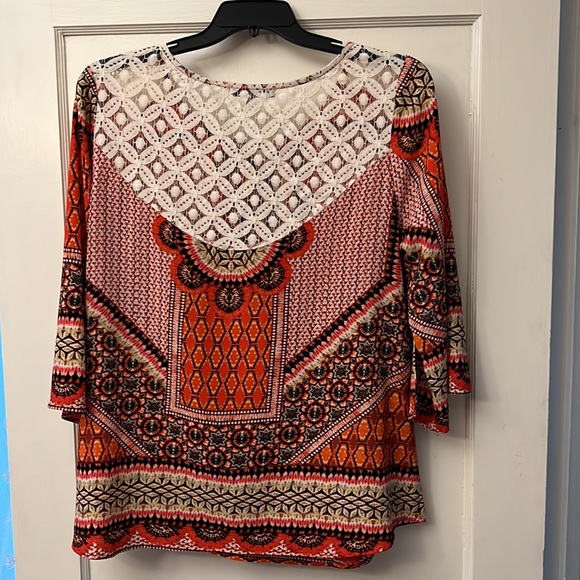 Women s blouse with lace insert on shoulders and back - Picture 3 of 3